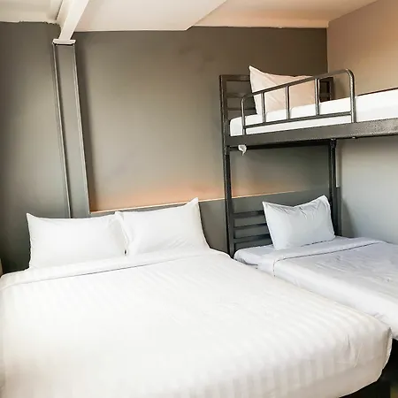 Lux Rooms Night Bazaar